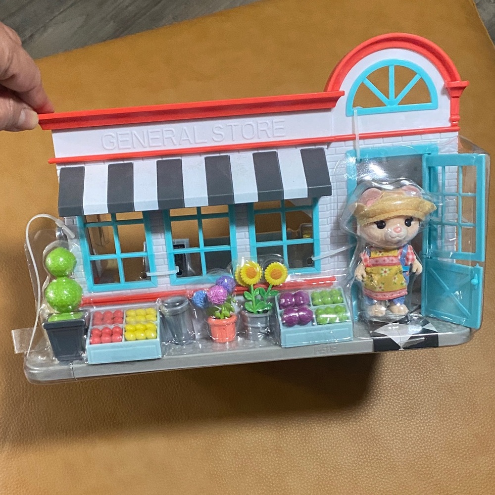 Honey Bee acres General Store  Turquoise & Coral 56 pcs‎ Playset with Doll NWT